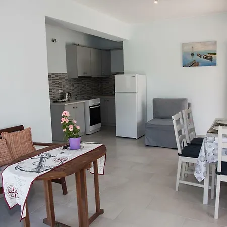 Romanos Xi * Xi Beach