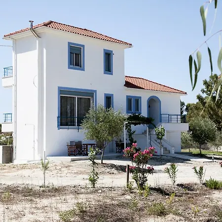 Romanos Xi * Xi Beach